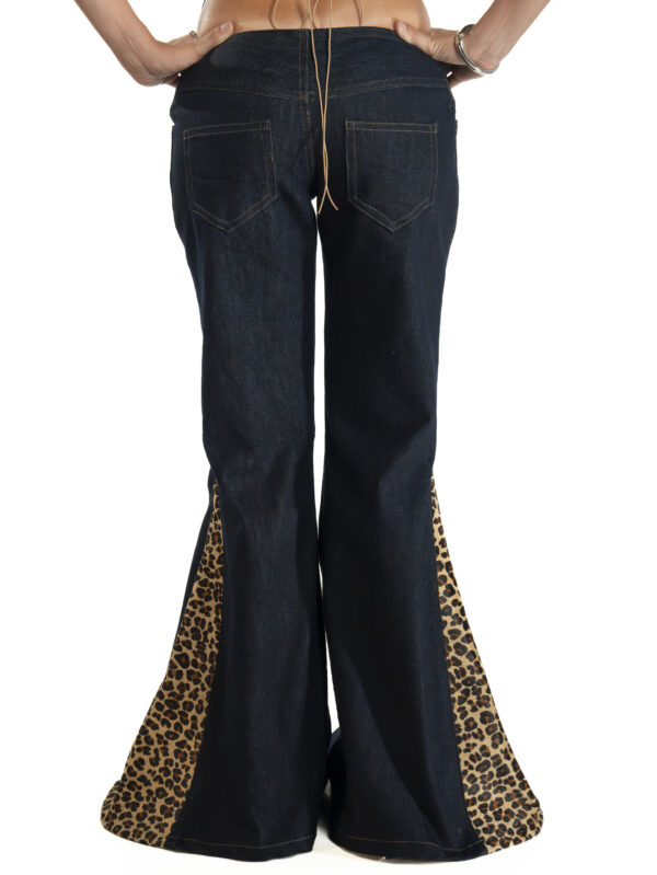 Pantalón campana animal print - Imagen 2